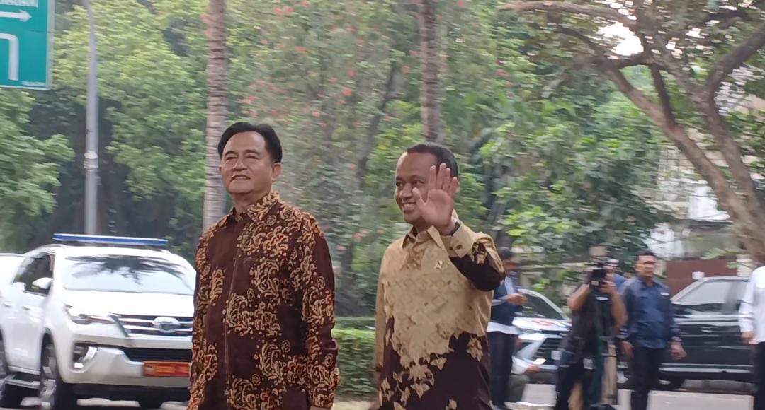 Bahlil Lahadalia dan Yusril Ihza Mahendra dipanggil Presiden Terpilih Prabowo Subianto ke Kertanegara. (Foto: Dewi Yugi Arti/Fakta.com)