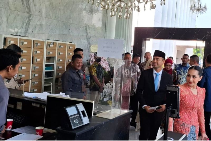 Raffi Ahmad dan istri. (ANTARA/Mentari Dwi Gayati)
