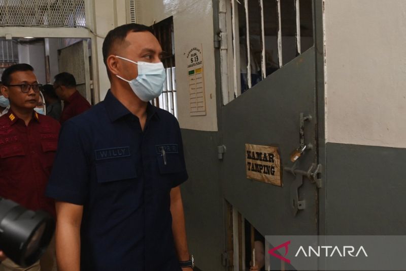 Ketua Komisi XIII DPR RI, Willy Aditya saat sidak di Rutan Kelas I Salemba, Jakarta, Kamis (14/11/2024). (ANTARA/Indrianto Eko Suwarso)