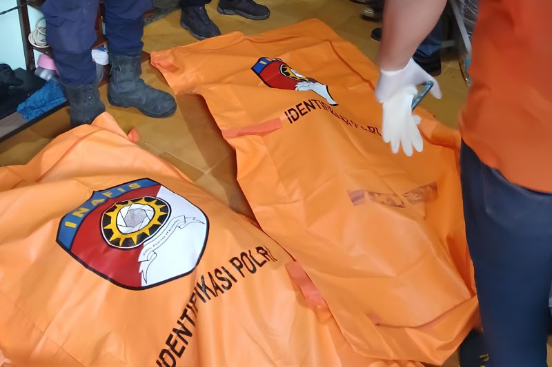 Jasad keluarga korban diduga bunuh diri di Kelurahan Cirendeu, Kecamatan Ciputat Timur, Tangerang Selatan, Minggu (15/12/2024). (ANTARA/HO-Polres Tangsel)