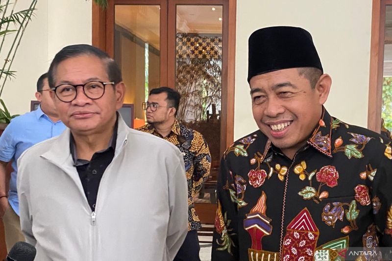 Ketua DPRD DKI Khoirudin (kanan) bertemu calon gubernur Jakarta Pramono Anung (kiri) di Jakarta, Rabu (18/12/2024). (ANTARA/Luthfia Miranda Putri)