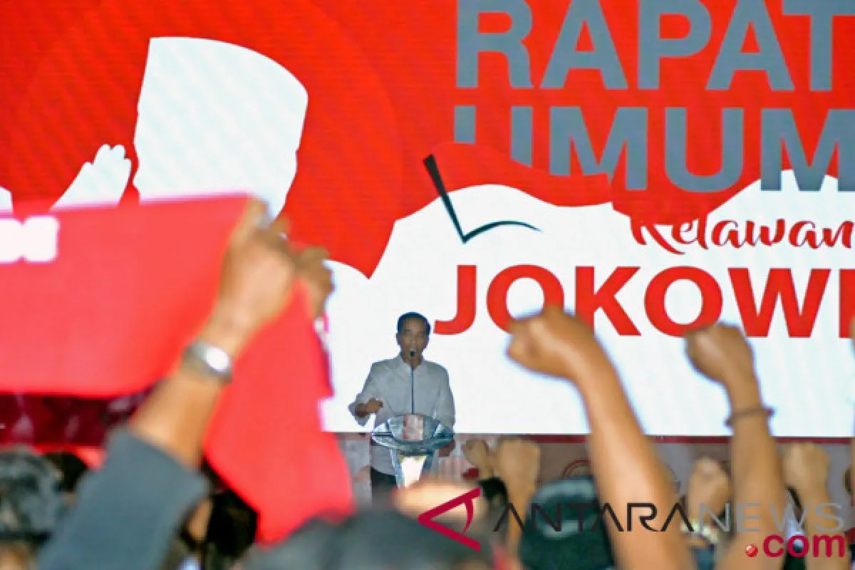 Presiden Joko Widodo di acara Rapat Umum Relawan Jokowi, di Bogor, Sabtu (4/8/2018). (ANTARA FOTO/Arif Firmansyah)