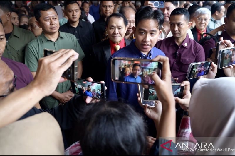 Wapres Gibran Rakabuming Raka meninjau ibadah dan perayaan Hari Natal di GBI Solo, Jawa Tengah, Rabu (25/12/2024). (ANTARA/HO-BPMI Sekretariat Wakil Presiden)