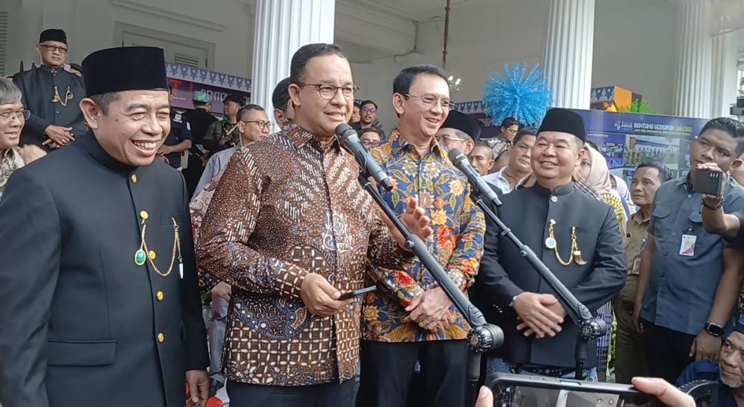 Dua mantan Gubernur DKI Jakarta, Anies Baswedan dan Basuki T Purnama alias Ahok, di Balai Kota Jakarta, Selasa (31/12/2024).