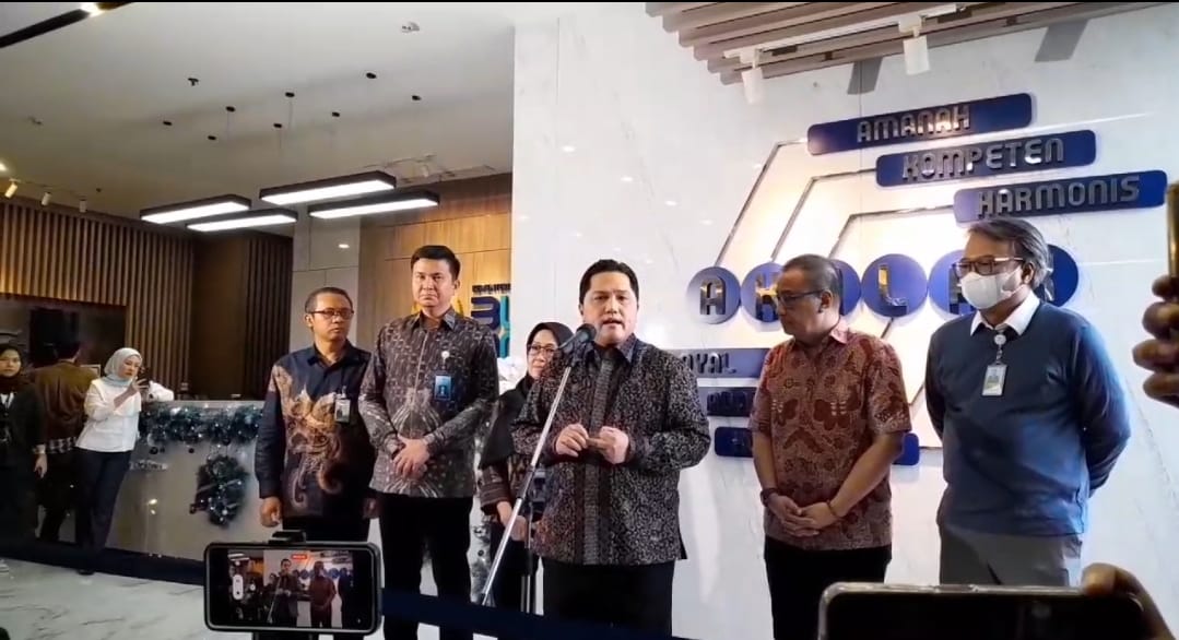 Menteri BUMN, Erick Thohir memanggil para Dirut maskapai pelat merah tekankan efisiensi penerbangan di Jakarta, Kamis (2/1/2025). (Fakta.com/Muhammad Azka Syafrizal)