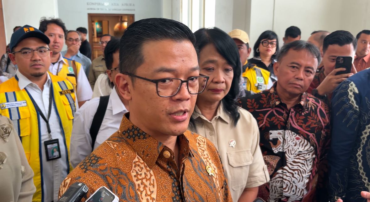 Menteri Luar Negeri (Menlu) Sugiono mengunjungi Gedung Merdeka Kota Bandung, Selasa (14/1/2025).