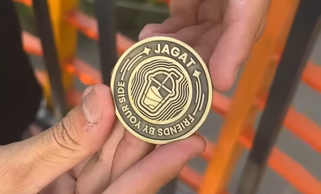 Koin Jagat memicu kontroversi lantaran membuat pemain merusak fasilitas umum. (tangkapan layar akun IG jagatapp_id)