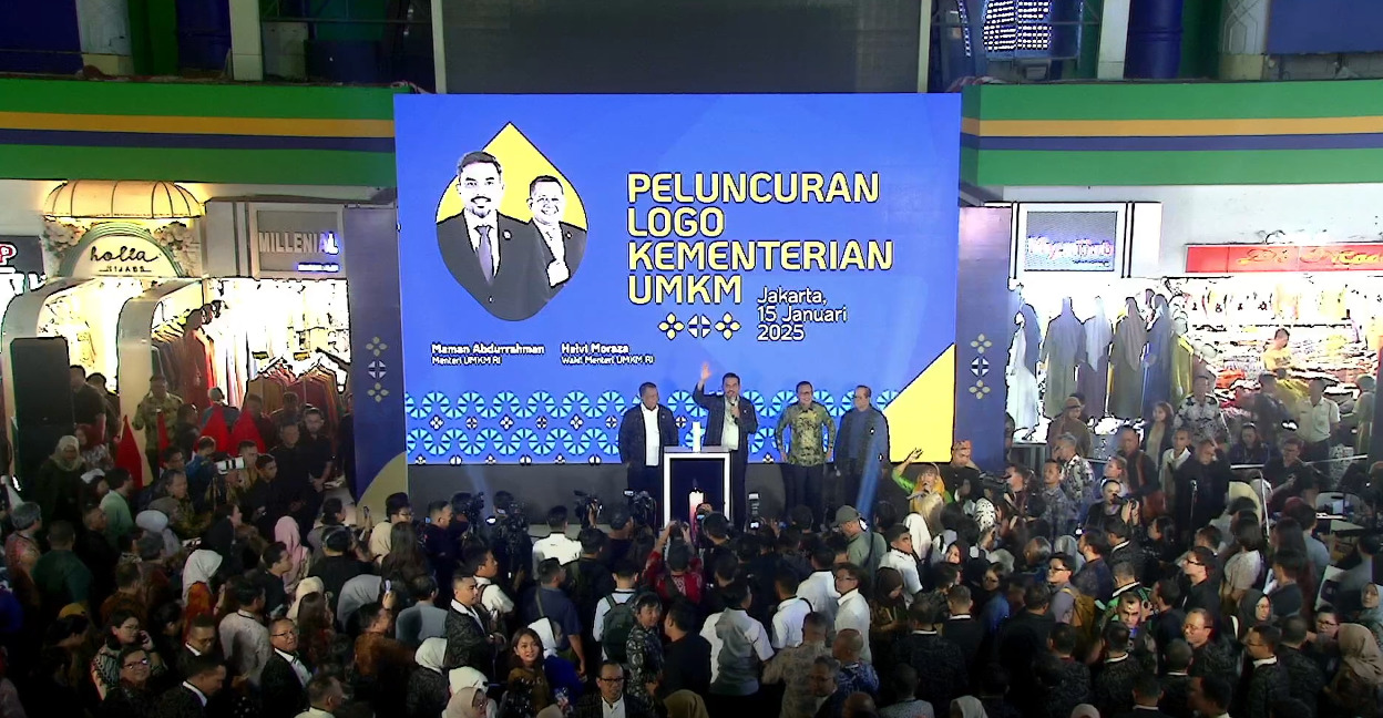 Tangkapan layar - Kementerian UMKM luncurkan logo baru berbentuk lilin di Pasar Tanah Abang, Jakarta, Selasa (15/1/2025). (Dok. YouTube KemenkopUMKM)