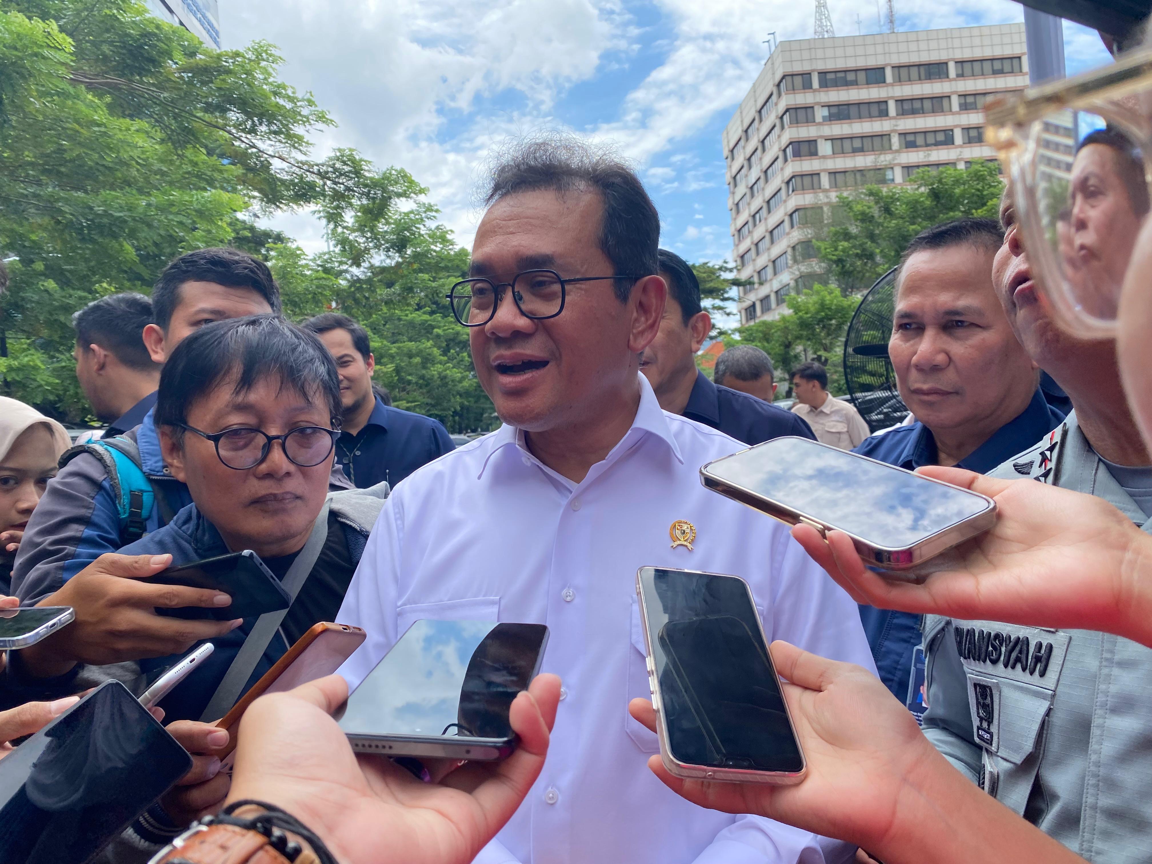 Mendag Budi Santoso sebut Permendag impor, termasuk singkong, akan tuntas bulan ini ketika berbincang di Kemendag, Jakarta, Rabu (5/2/2025). (Fakta.com/Trian Wibowo)