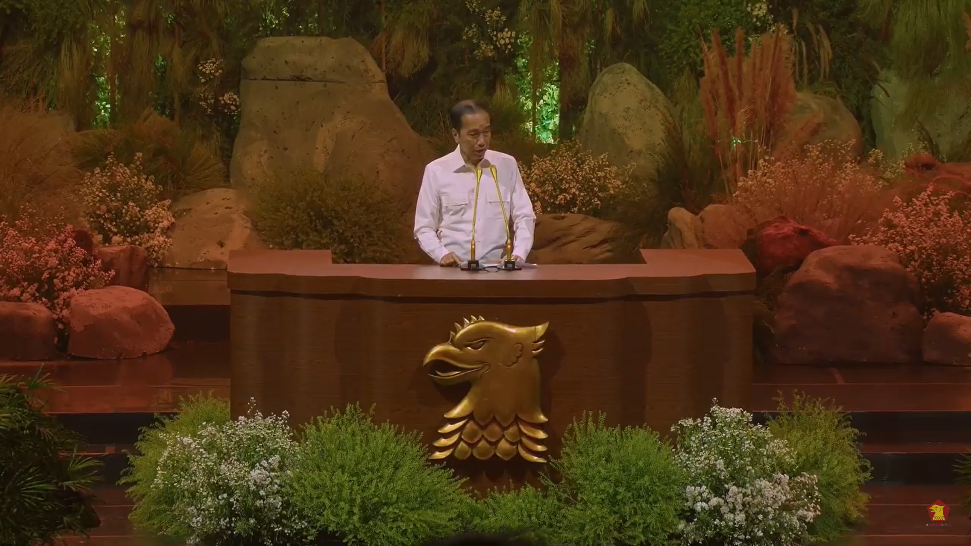 Presiden ke-7 RI Joko Widodo berpidato di acara HUT ke-17 Partai Gerindra di SICC, Sentul, Kabupaten Bogor, Sabtu (15/2/2025). (Tangkapan layar YouTube Gerindra TV)