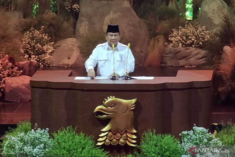 Presiden RI Prabowo Subianto dalam HUT ke-17 Gerindra di Sentul International Convention Center (SICC), Bogor, Jawa Barat, Sabtu (15/2/2025). (ANTARA/Livia Kristianti)