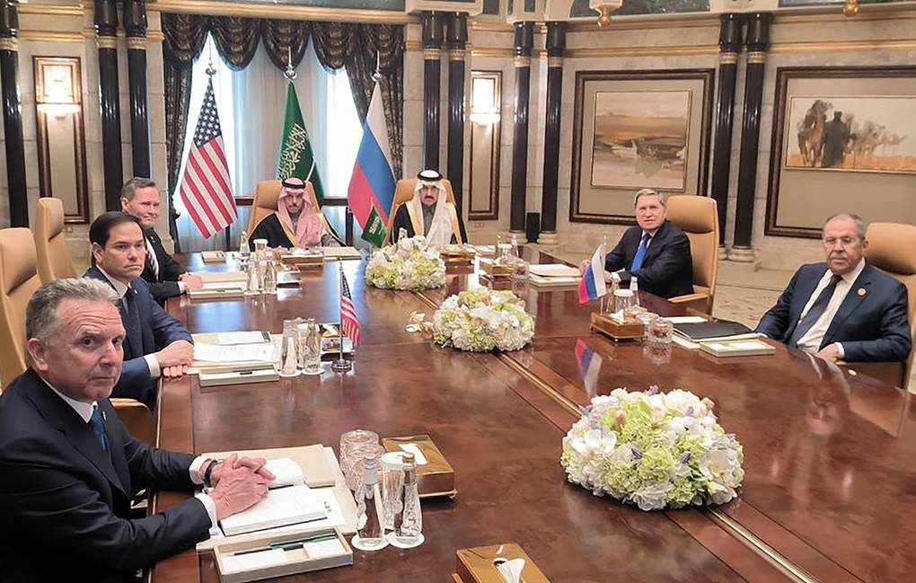 Perwakilan AS dan Rusia bertemu di Riyadh, Arab Saudi, Selasa (18/2/2025). Foto: Artyom Popov/TASS
