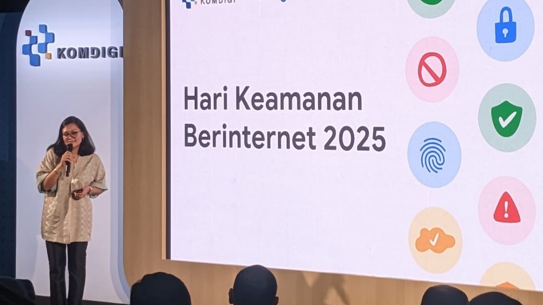 Direktur Hubungan Pemerintah dan Kebijakan Publik Google Indonesia Putri Alam dalam acara ‘Hari Keamanan Berinternet 2025 Bersama Google’, Selasa (18/2/2025). (Fakta.com/Ghazy Rabbani)
