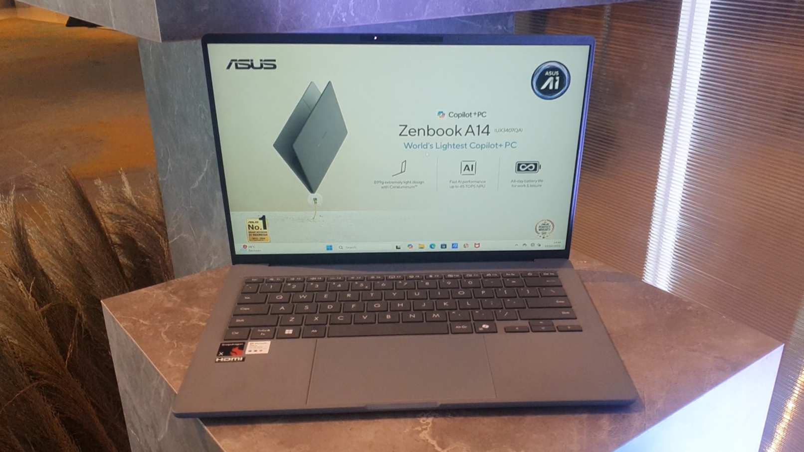 ASUS resmi meluncurkan Zenbook A14 dengan harga Rp14 jutaan. (Fakta.com/Ghazy Rabbani)