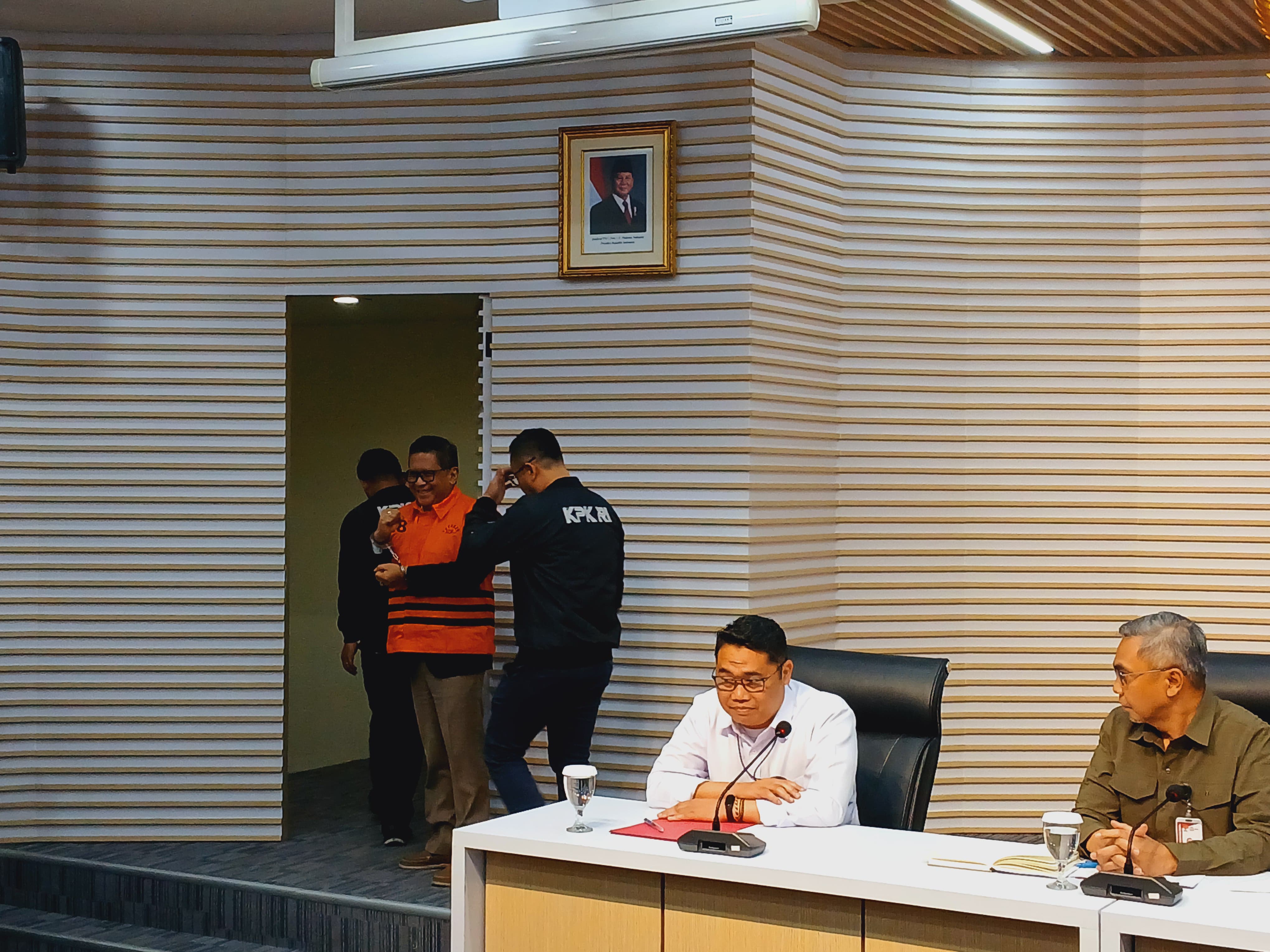 Sekjen PDIP, Hasto Kristiyanto, resmi ditahan KPK, Kamis (20/2), terkait dugaan kasus suap Harun Masiku. Foto: Fakta/Dhia Oktoriza