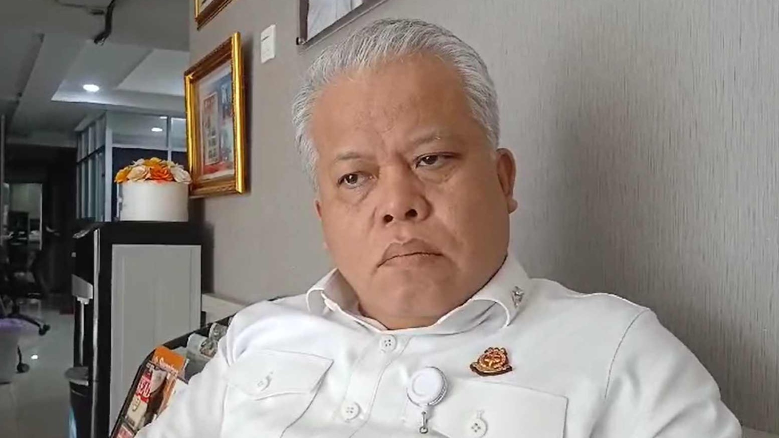 Kepala Pusat Penerangan dan Hukum Harli Siregar menjelaskan penggeledahan Terminal BBM di Cilegon, Banten. (Fakta.com/Hendri Agung) 