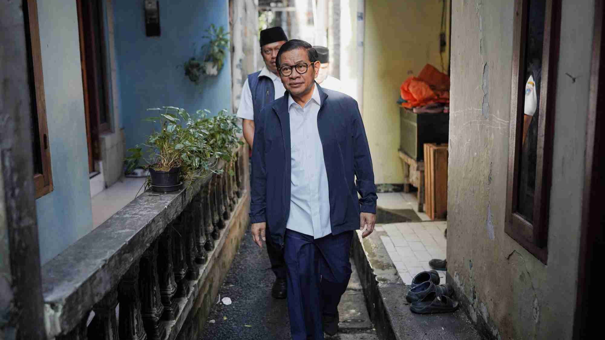 Gubernur Jakarta Pramono Anung melayat balita korban banjir, Rabu (5/3/2025). (dok. Pemprov DK Jakarta)