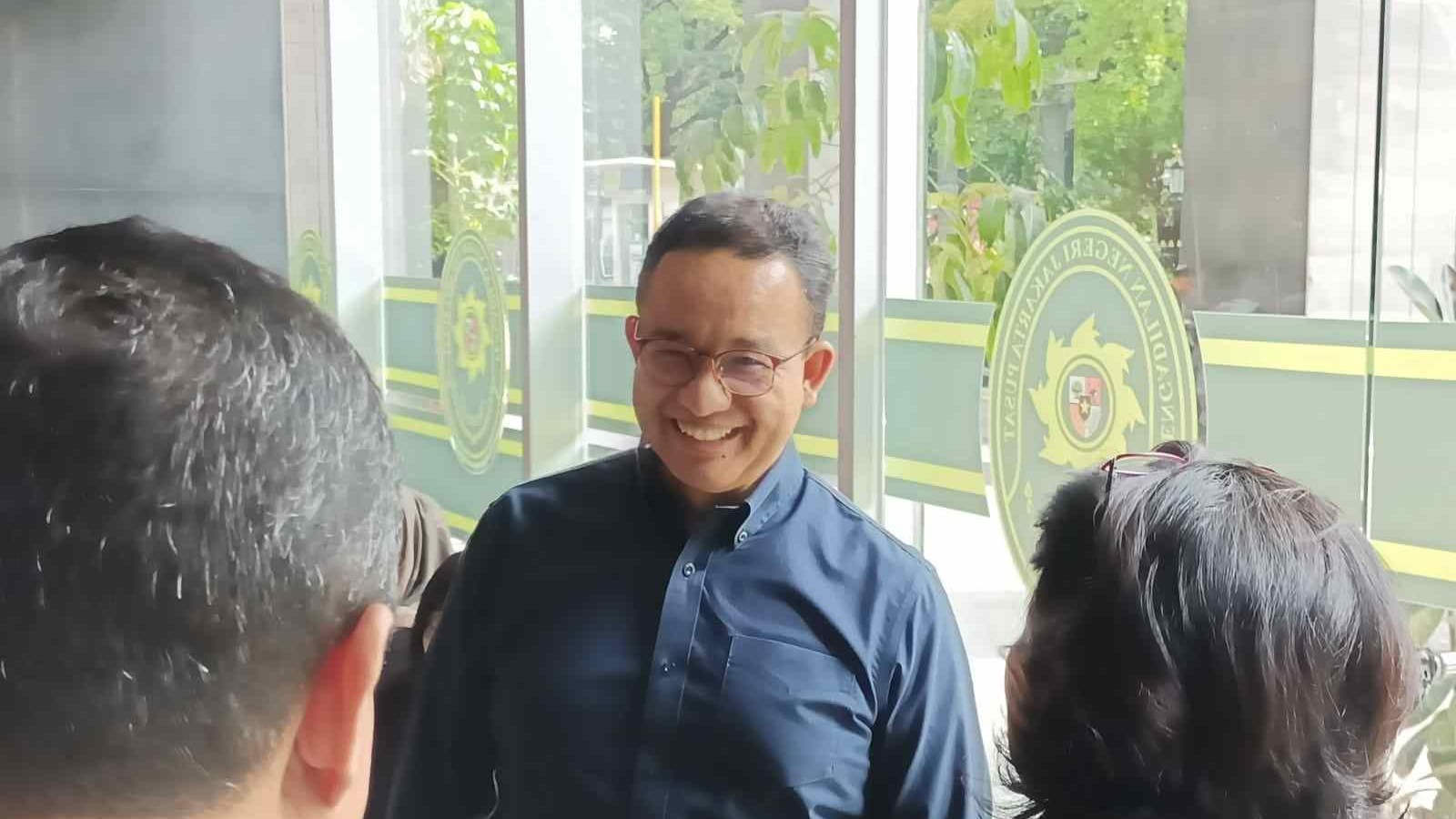 Anies Baswedan datang ke Pengadilan Negeri Jakarta Pusat pada Kamis (6/3/2025) untuk menyaksikan sidang perdana sahabatnya, Thomas Lembong. (Fakta.com/Dhia Oktoriza)