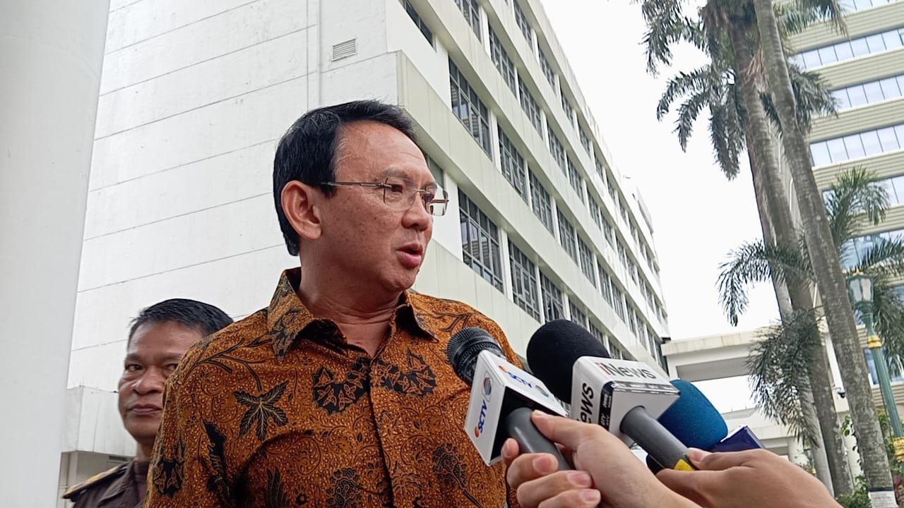 Ahok di Kejagung soal korupsi Pertamina. (Fakta.com/Hendri Agung)