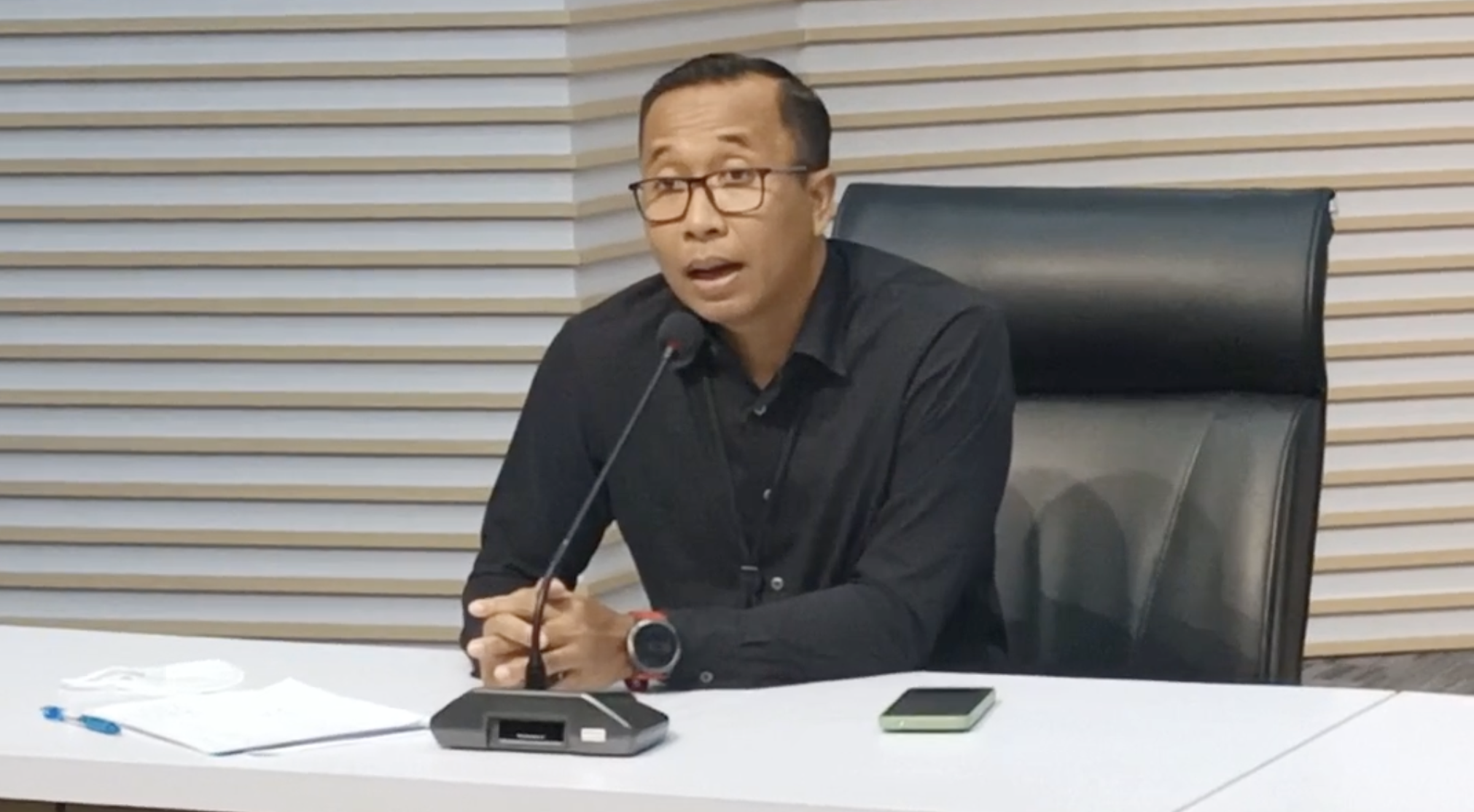 Plh. Direktur Penyidikan KPK sekaligus Kasatgas Penyidikan Kasus BJB, Budi Sokmo menyatakan akan memanggil Ridwan Kamil sebagai saksi dalam kasus dugaan korupsi pengadaan iklan di Bank Jawa Barat dan Banten (BJB). (Fakta.com/Dhia Oktoriza)