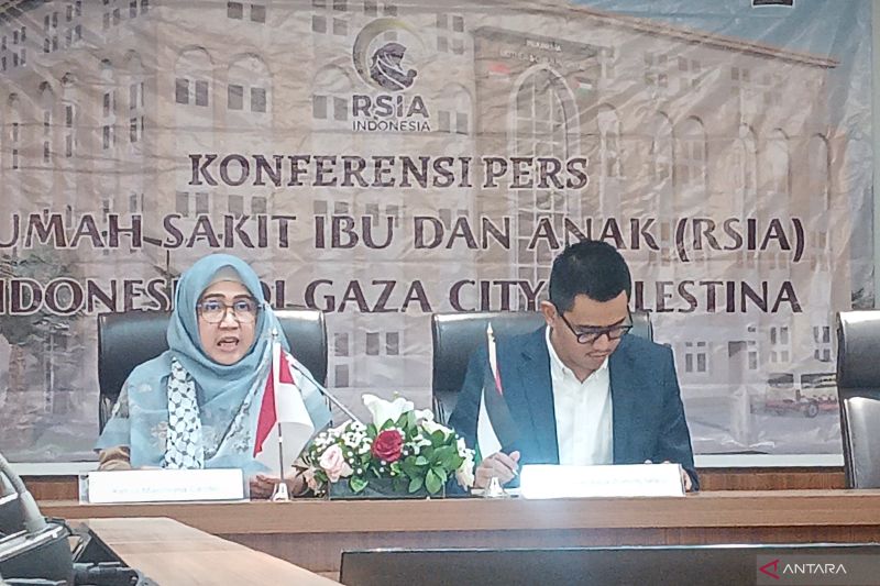 Ketua Maemuna Center Indonesia Onny Firyanti Hamidi dalam konferensi pers di Ruang Diplomasi, Kompleks Parlemen, Jakarta, Jumat (7/3/2025). ANTARA/Tri Meilani Ameliya.