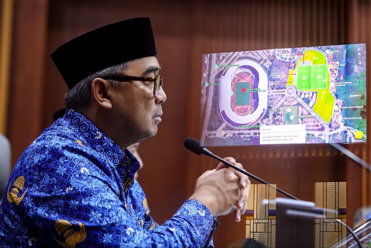 Wali kota Bandung M Farhan saat rapat dengan DPRD Kota Bandung, PT PBB dan World Bank di Balai Kota Bandung, Senin (17/3/2025). (Foto: Istimewa)