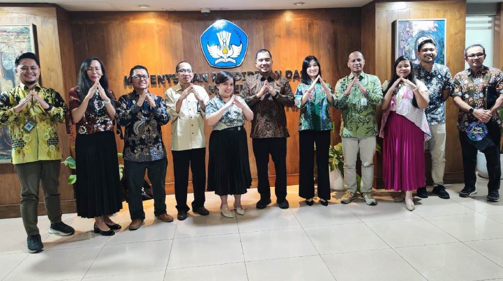 Kementerian Pendidikan Dasar dan Menengah menggandeng sektor swasta untuk mendukung digitalisasi pembelajaran di Indonesia. (foto: Kemendikdasmen)
