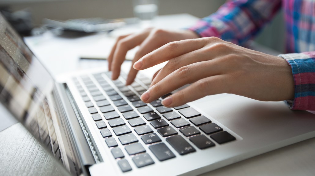 Ilustrasi memperbarui data. (foto: Freepik)