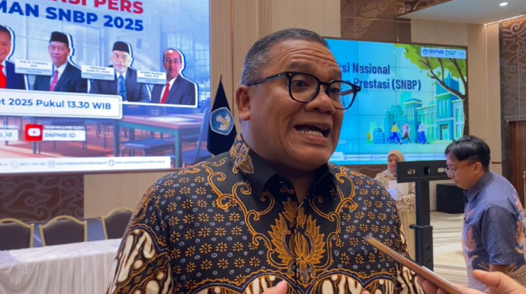 Ketua Umum Tim Penanggung Jawab Seleksi Nasional Penerimaan Mahasiswa Baru (SNPMB), Eduart Wolok. (foto: Fakta.com/Yasmina Shofa)