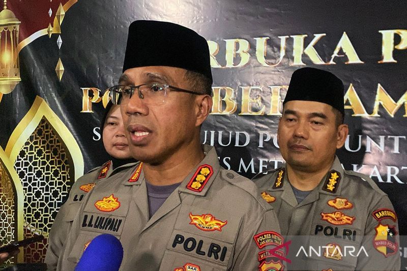 Kapolres Metro Jakarta Timur Kombes Pol Nicolas Ary Lilipaly saat ditemui di Mapolsek Cipayung, Jakarta Timur, Kamis (13/3/2025). ANTARA/Siti Nurhaliza/am.