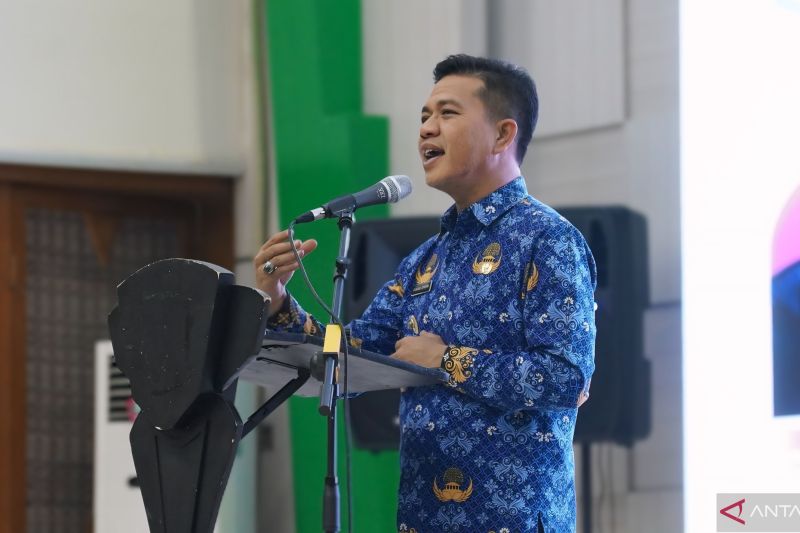 Bupati Bandung Dadang Supriatna saat memberikan keterangan di Kabupaten Bandung, Jawa Barat, Selasa (25/3/2025). ANTARA/Rubby Jovan