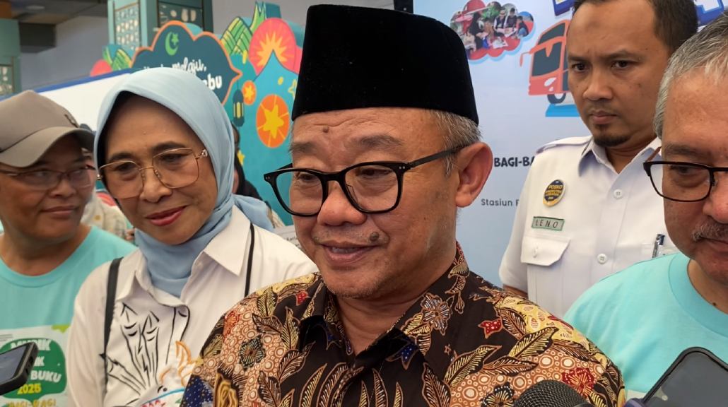 Menteri Pendidikan Dasar dan Menengah, Abdul Mu'ti. (tengah). (foto: Fakta.com/Yasmina Shofa)