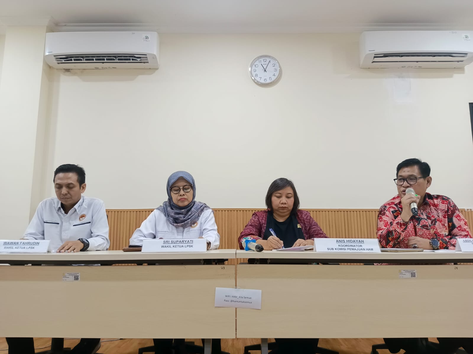 Konferensi pers Komnas HAM dan LPSK terkait teror terhadap Tempo, Jakarta, Kamis (27/3/2025). (Fakta.com/Hendri Agung)