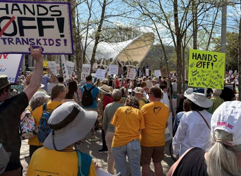 Unjuk rasa pada Sabtu hingga Minggu (5-6/4/2025) diberi tajuk 'Hands Off!' atau 'Jangan Ganggu' di 1.200 lokasi di 50 negara bagian AS. Foto: Istimewa.