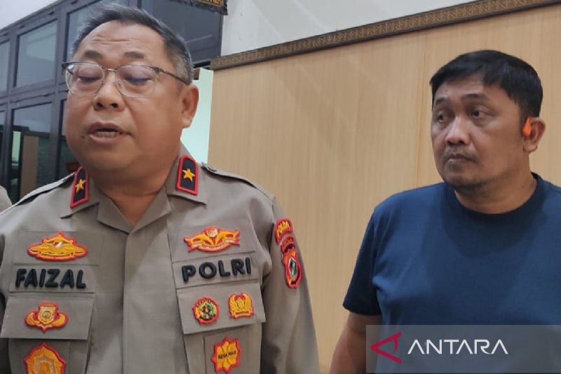 Kaops Satgas Damai Cartenz Brigjen Pol Faizal Rahmadani didampingi Kasatgas Penindakan Kombes IG Era Dinata. ANTARA/Evarukdijati