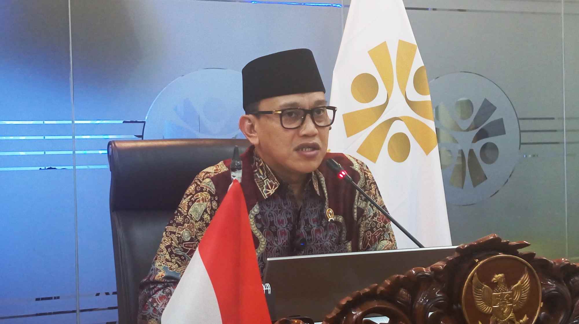 Menteri P2MI Abdul Kadir Karding dalam konfrensi pers di Gedung Kementerian Perlindungan Pekerja Migran (PM21) Jakarta, Jumat (11/4/2025). (Fakta.com/Hanun Rifda)