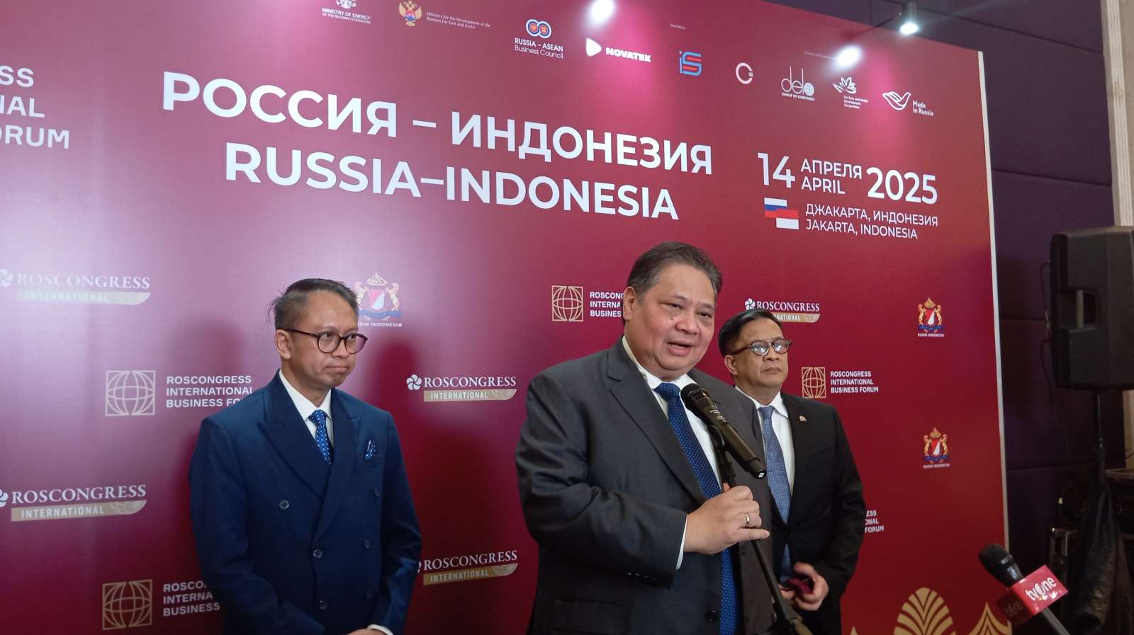 Menteri Koordinator Bidang Perekonomian, Airlangga Hartarto, dalam Forum Bisnis RI-Rusia, Roscongress, di Hotel Raffless, Senin (14/4/2025). Foto: Fakta.com/Hanun Rifda