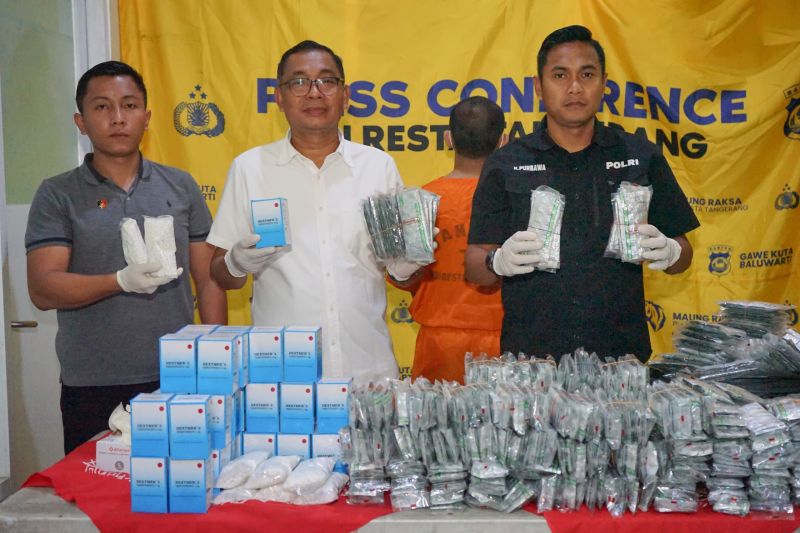 Polresta Tangerang berhasil mengungkap kasus peredaran obat terlarang. (ANTARA/HO-Polresta Tangerang)