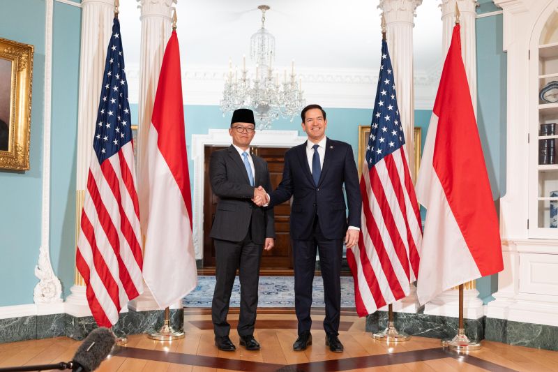 Menteri Luar Negeri (Menlu) RI Sugiono dan Menlu Amerika Serikat Marco Rubio dalam pertemuan bilateral di Washington DC, Rabu (16/4/2025) waktu setempat. (ANTARA/HO-Kemlu RI)