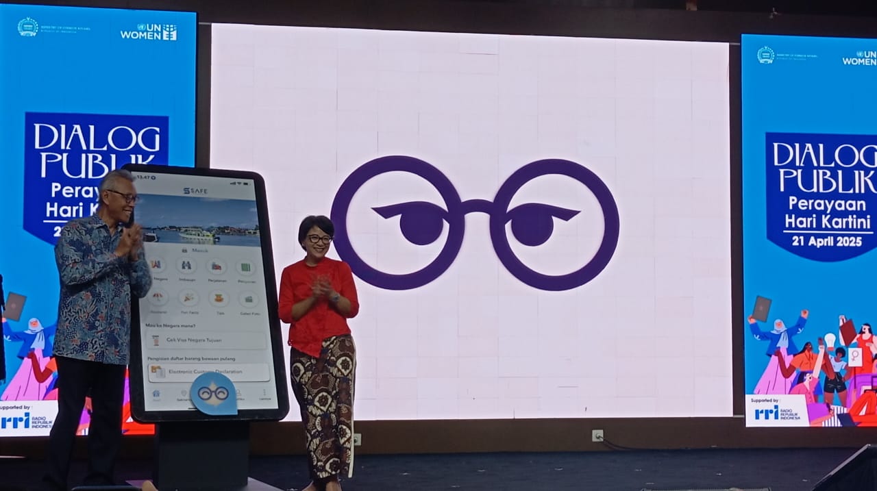 Kemenlu RI bersama UN Women meluncurkan aplikasi chatbot berbasis kecerdasan buatan SARI (Sahabat Artifisial Migran Indonesia) di Jakarta, Senin (21/4/2025). Fakta.com/Hanun Rifda
