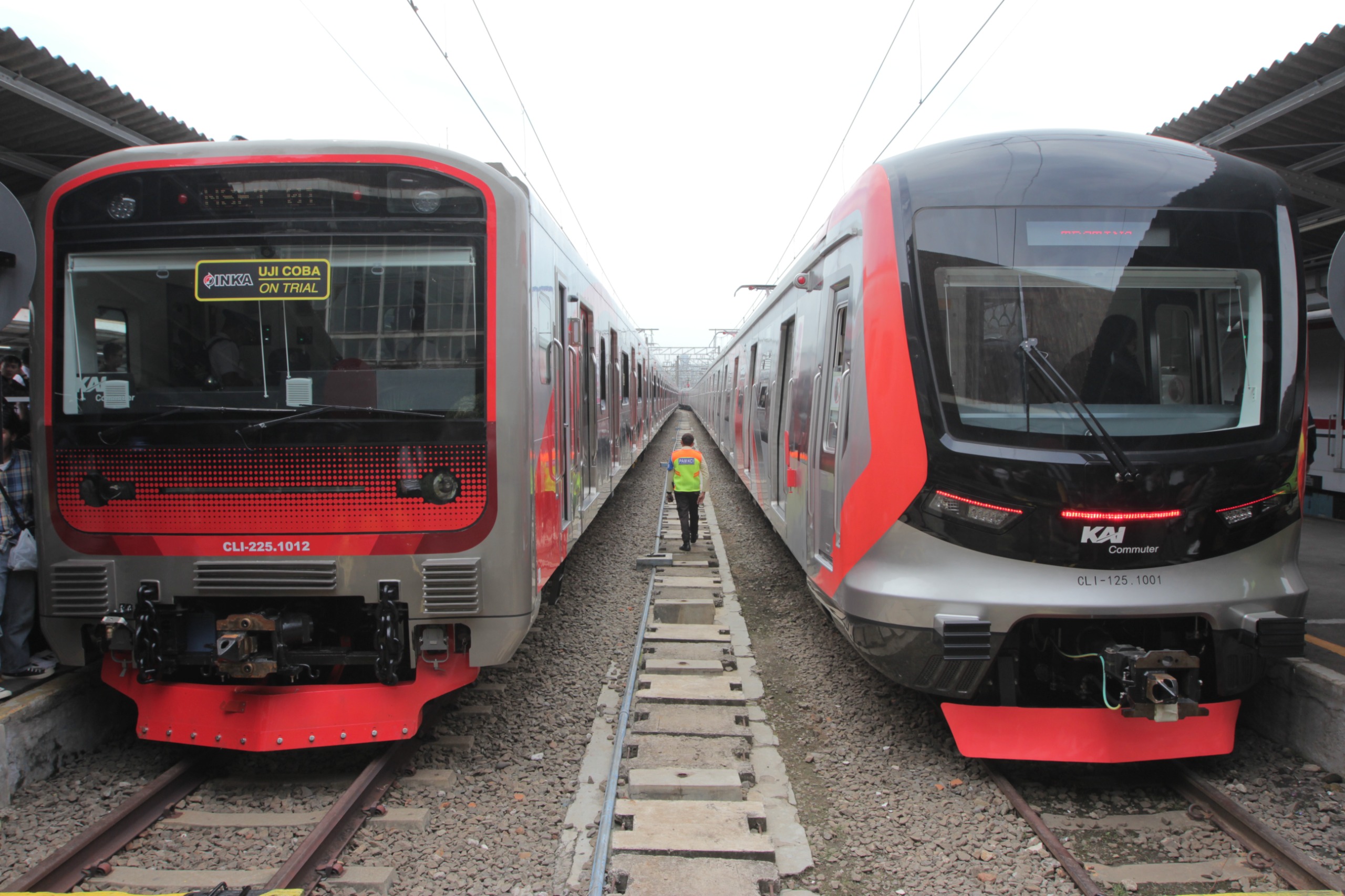 Kereta komuter milik PT Kereta Commuter Indonesia (KCI). (Fakta.com/Trian Wibowo)