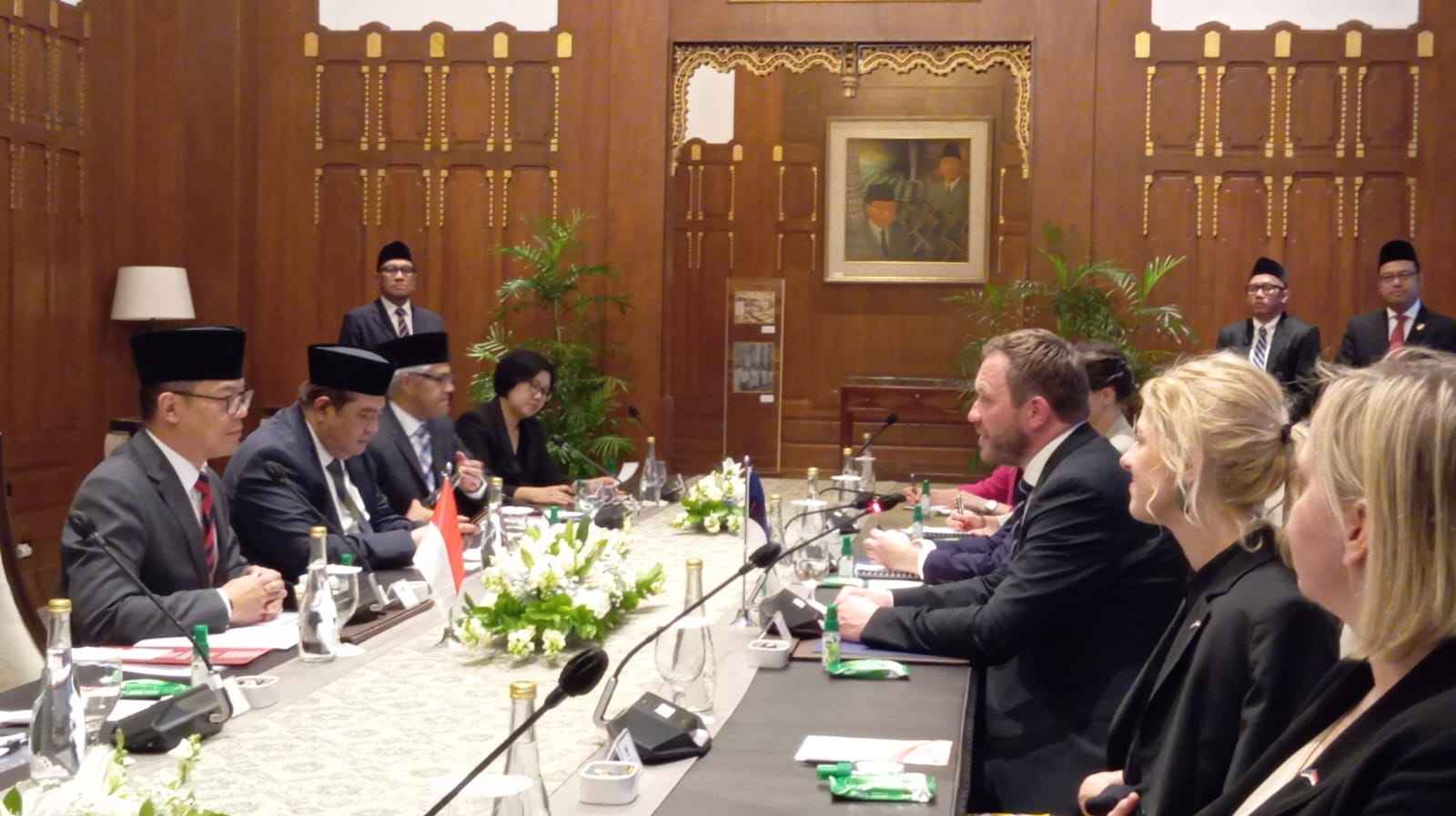 Menlu RI, Sugiono, saat menjamu Menlu Estonia, Margus Tsakhna, di Gedung Kementerian Luar Negeri, Jakarta, Rabu (23/4/2025). Fakta.com/Hanun Rifda