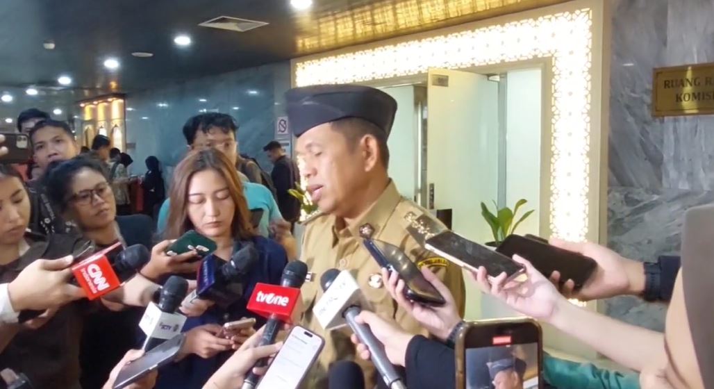 Gubernur Jabar Dedi Mulyadi saat wawancara di Gedung DPR RI, Selasa (29/4/2025). (Foto: fakta.com/Dewi Yugi Arti)