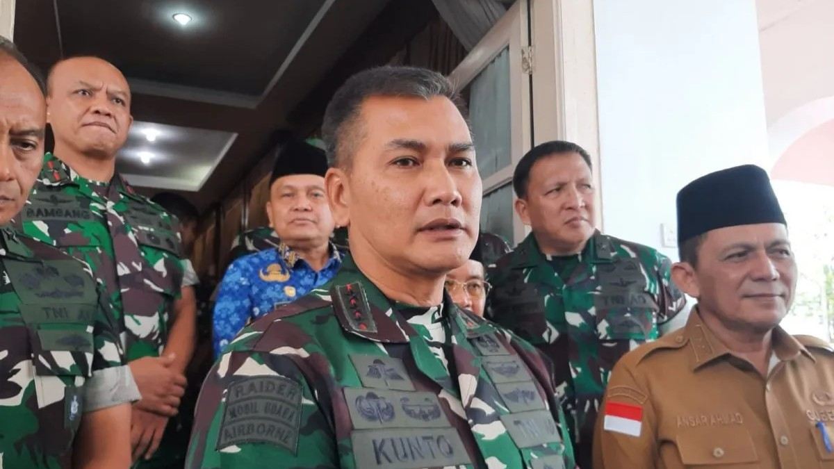 Letjen TNI Kunto Arief Wibowo sempat akan digantikan Laksda Hersan, mantan ajudan Jokowi, di posisi Pangkogabwilhan I. (ANTARA/Ogen)