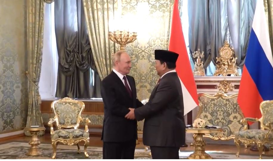 Prabowo Subianto saat menjadi Menhan RI menemui Vladimir Putin di Istana Kremlin, Rusia, 31 Juli 2024. Foto: Kemenhan RI